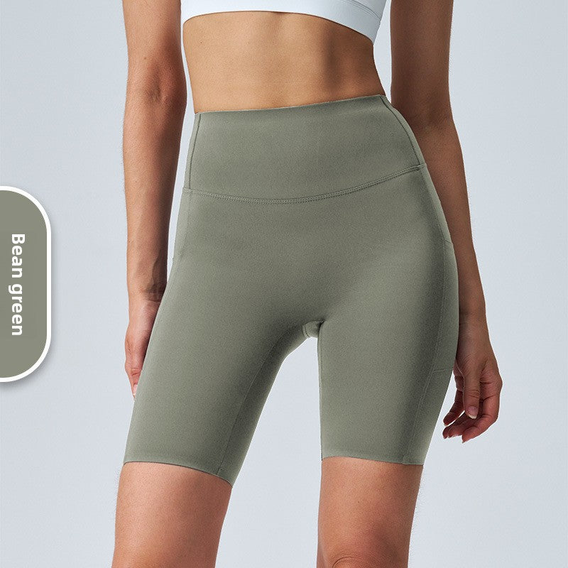 Wear thin yoga five-point shark pants as an outer layer